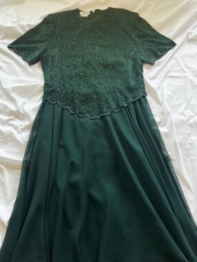 Women's Emerald Green Beaded Lace Formal Evening Dress